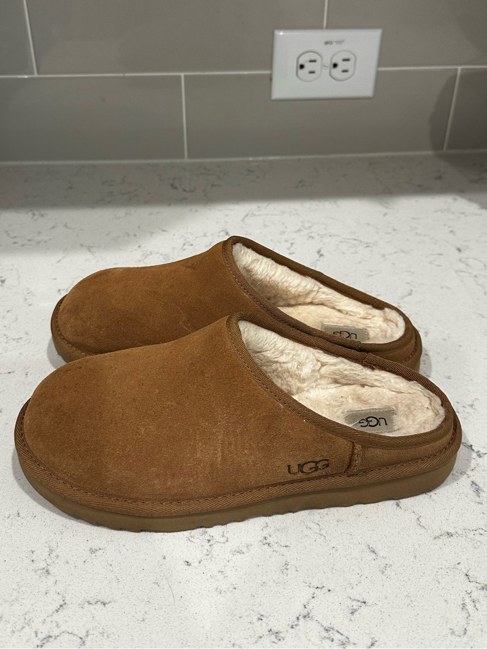 UGG Womens Cozy Slip-On Slippers in Chestnut Brown